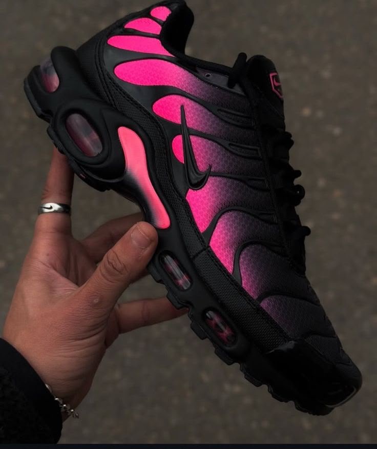 Nike Air Max Plus TN Black Pink Gradient
