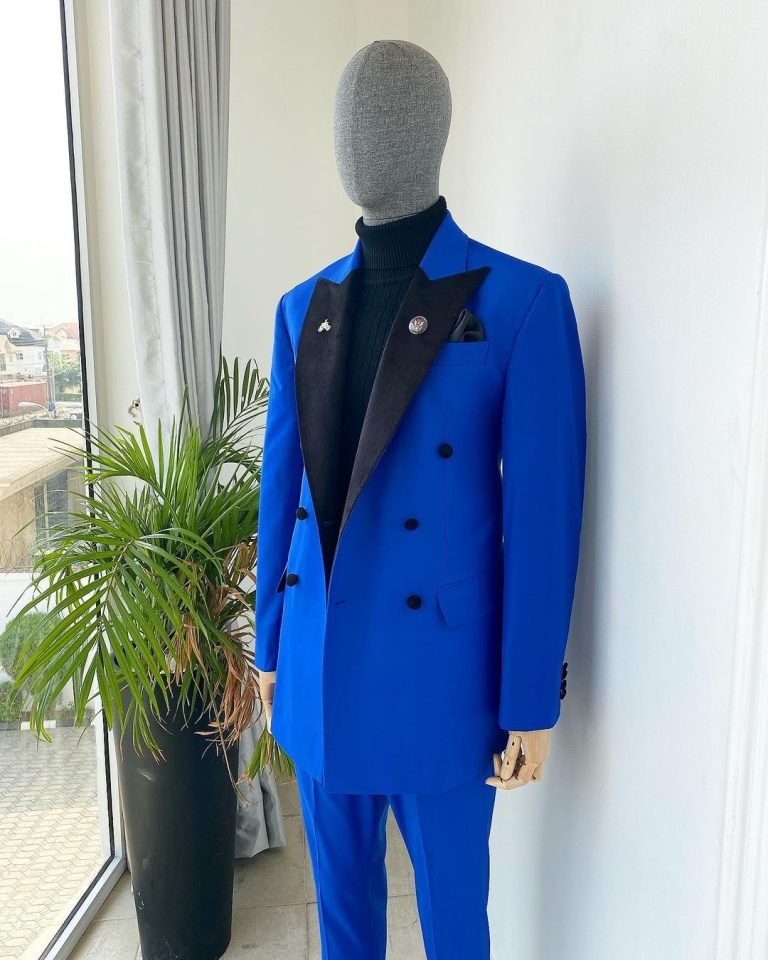 A Royal Blue Peak Double Breasted Velvet Lapel Suit — photo 2
