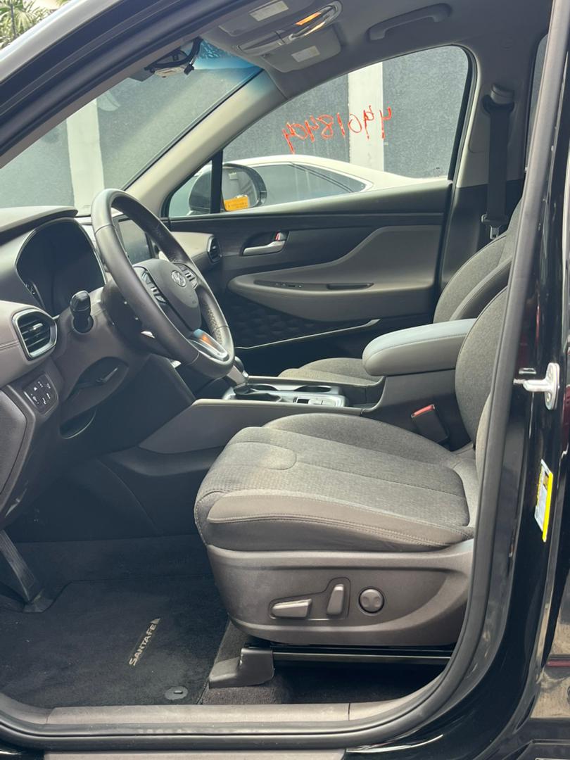 2019 Hyundai SANTA Fe foreign used — photo 2