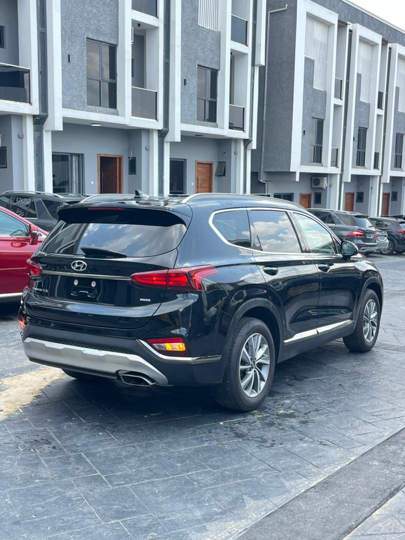 2019 Hyundai SANTA Fe foreign used — photo 3
