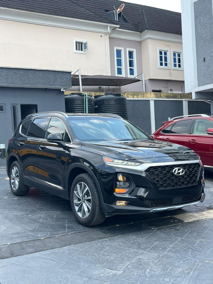 2019 Hyundai SANTA Fe foreign used — photo 4
