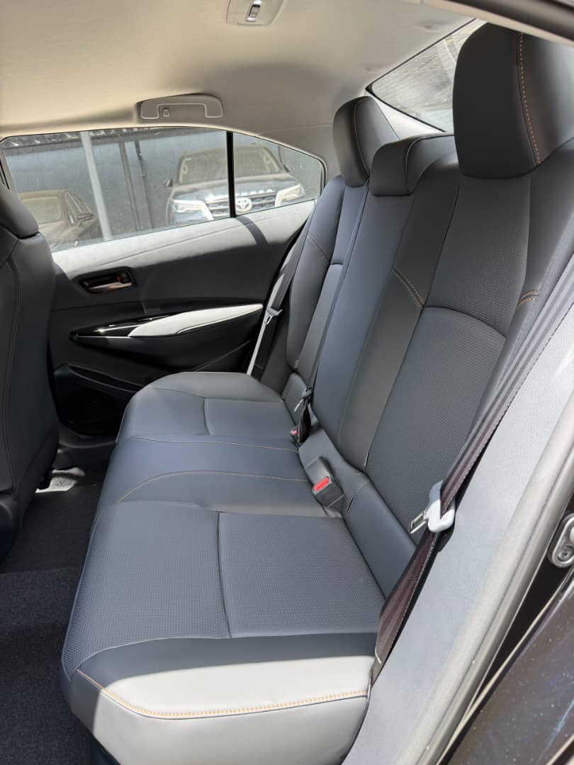 Toyota Corolla HEV, Black Sedan