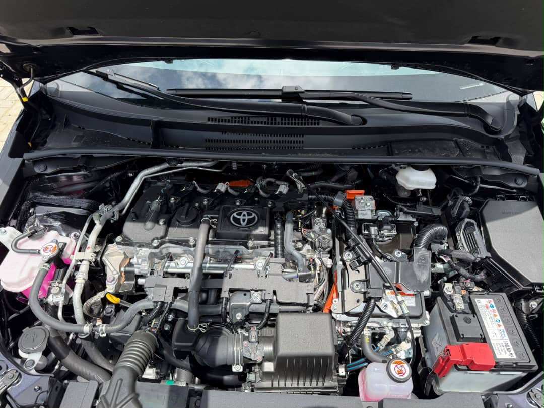 Toyota Corolla HEV, Black Sedan