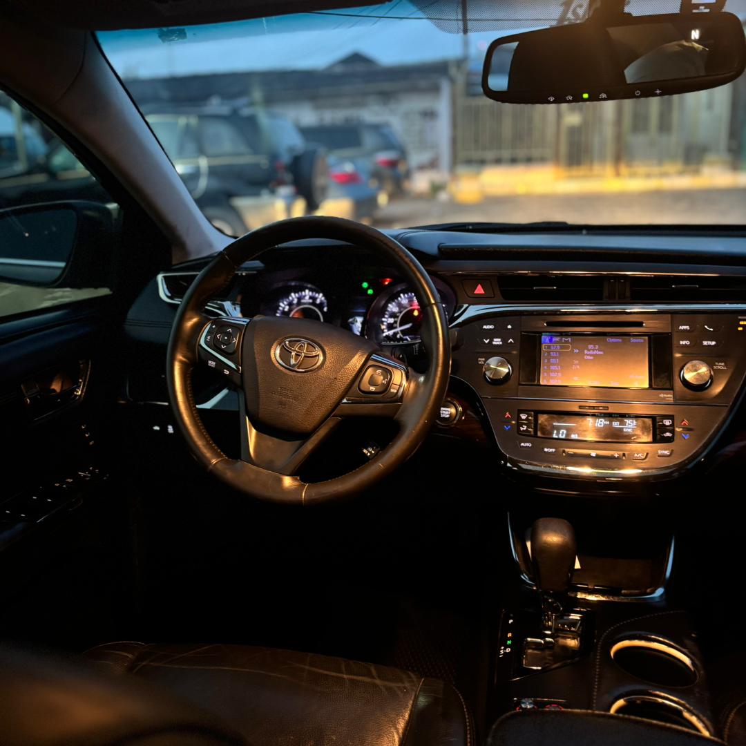 Toyota Avalon XLE, Dark Grey Sedan