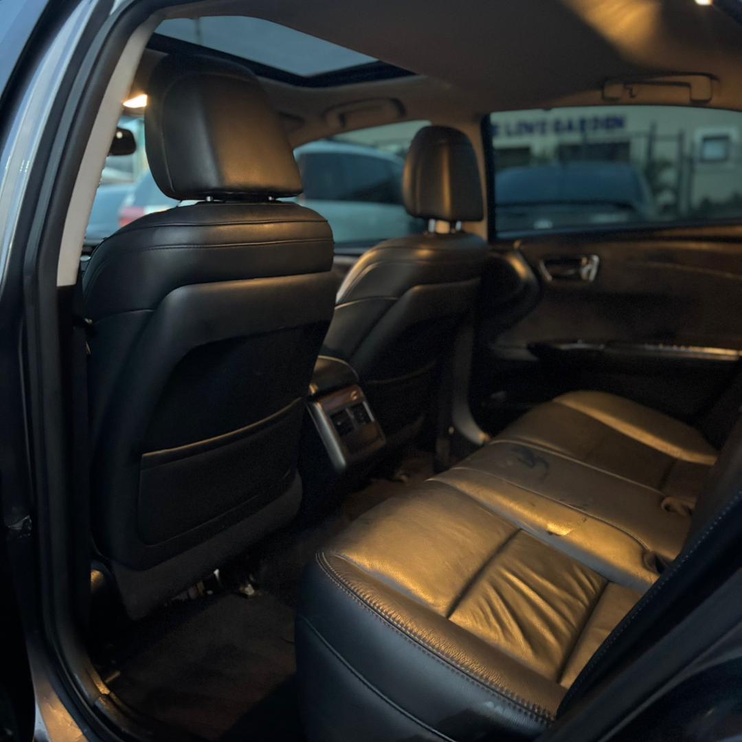 Toyota Avalon XLE, Dark Grey Sedan