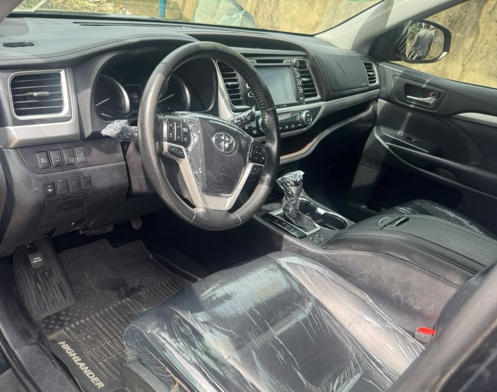 Toyota Highlander XLE AWD 2019 Black SUV — photo 4