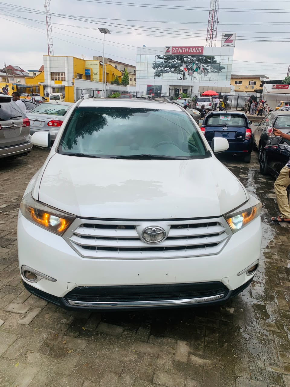 Toyota Highlander White SUV for Sale