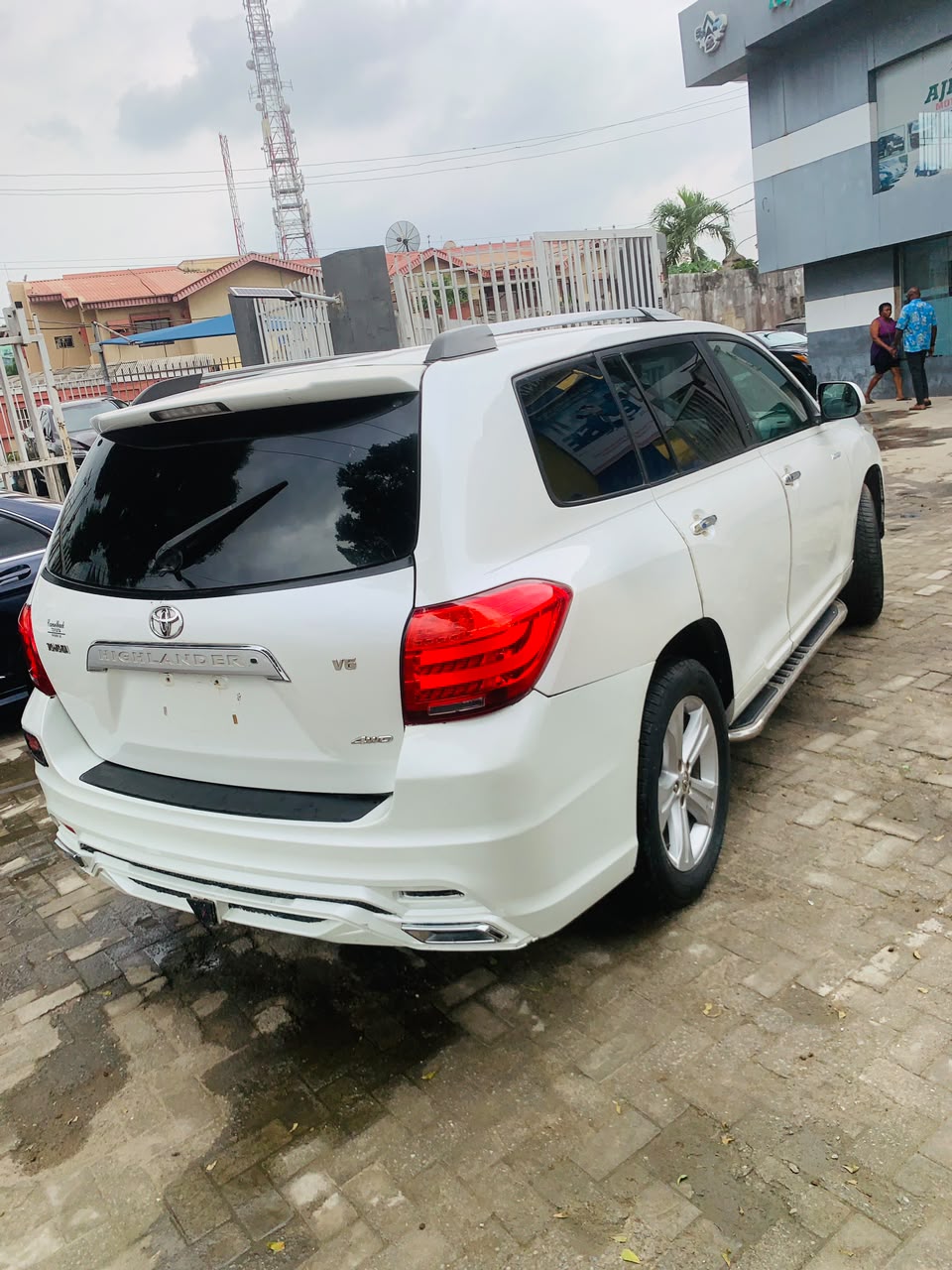 Toyota Highlander White SUV for Sale