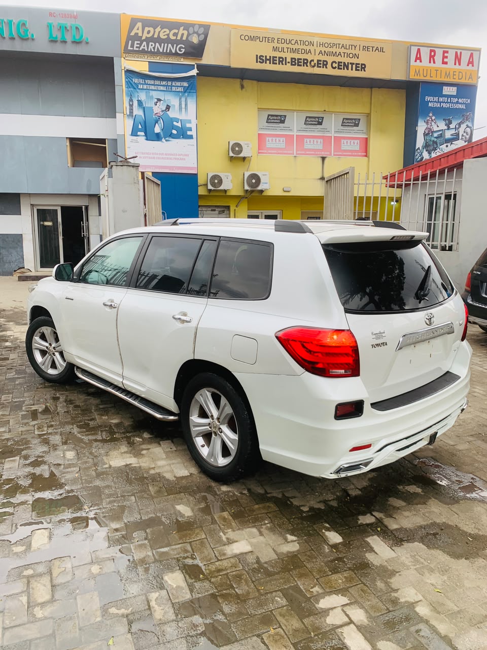 Toyota Highlander White SUV for Sale