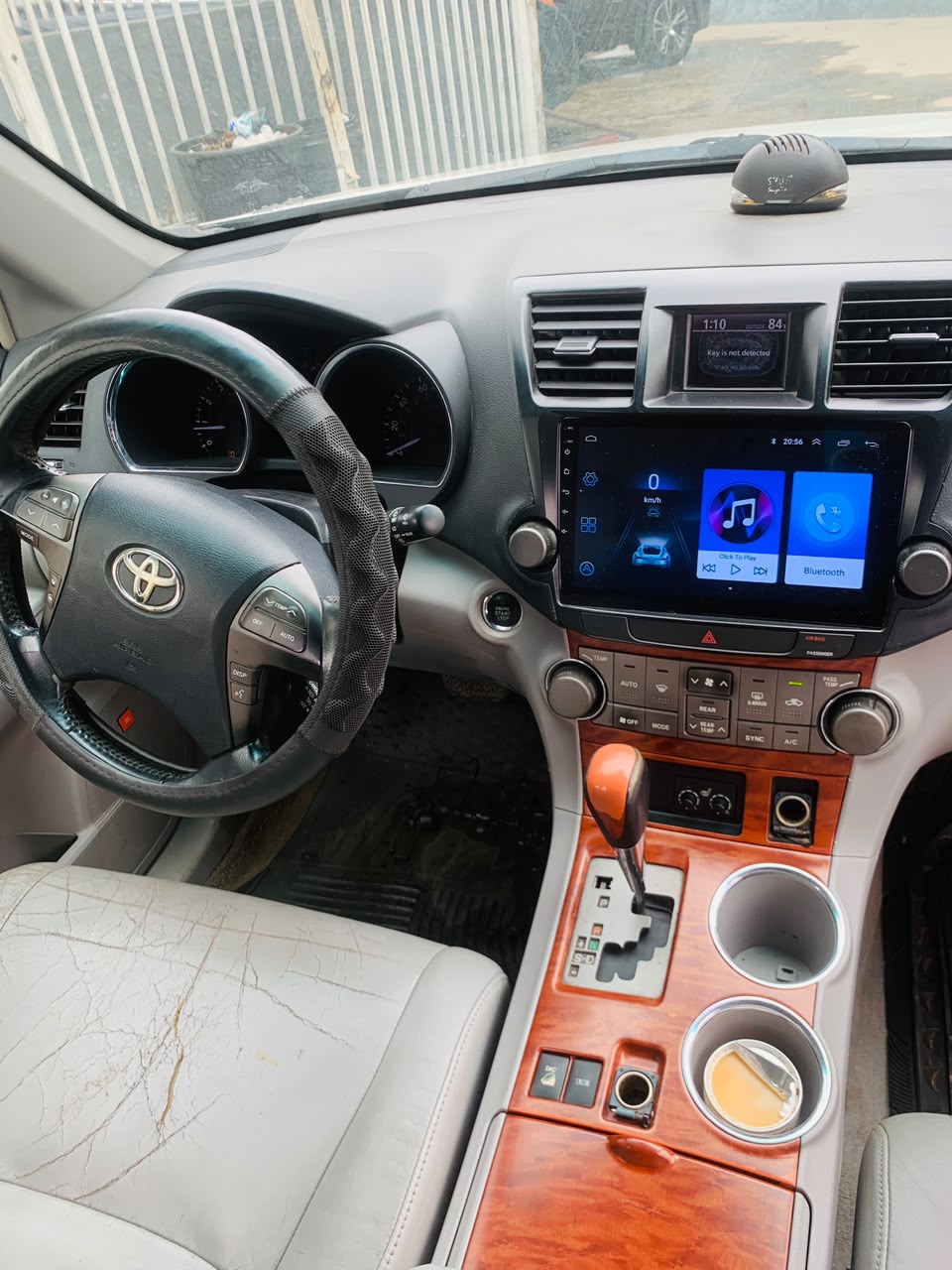 Toyota Highlander White SUV for Sale