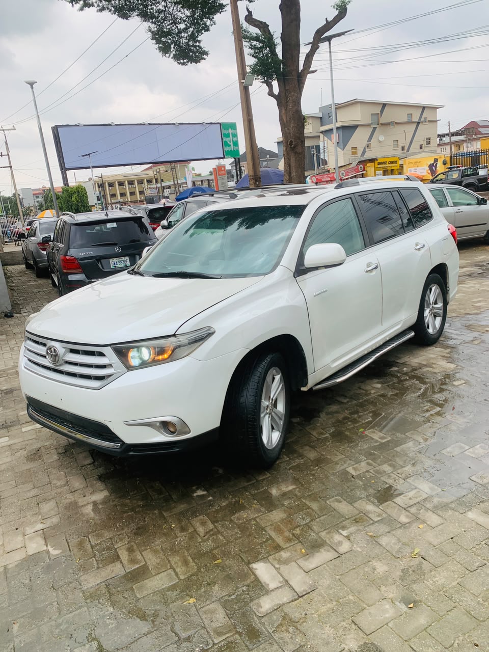 Toyota Highlander White SUV for Sale