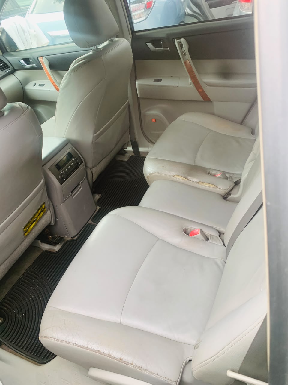 Toyota Highlander White SUV for Sale