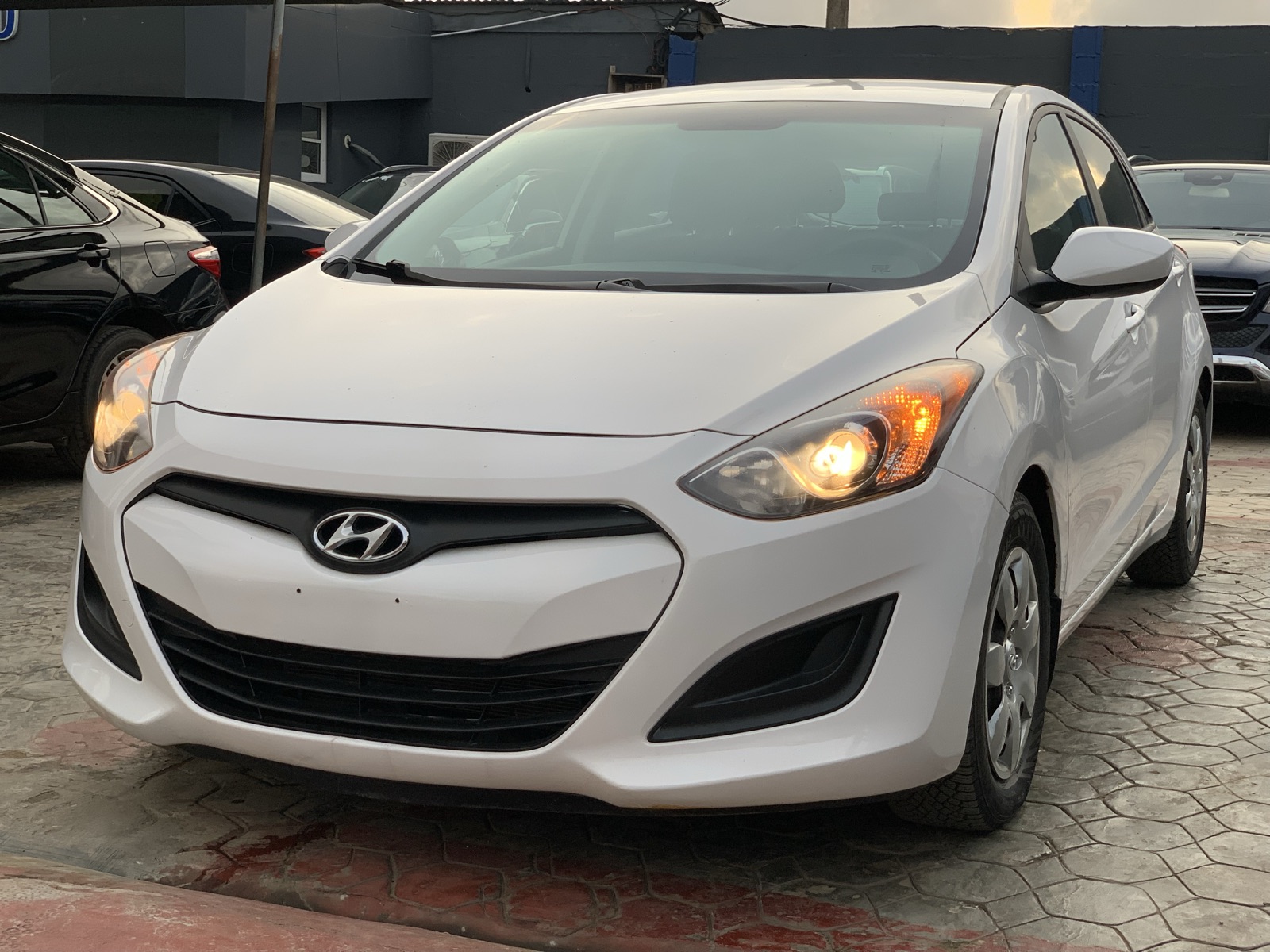2014 Hyundai Elantra GT White Sedan