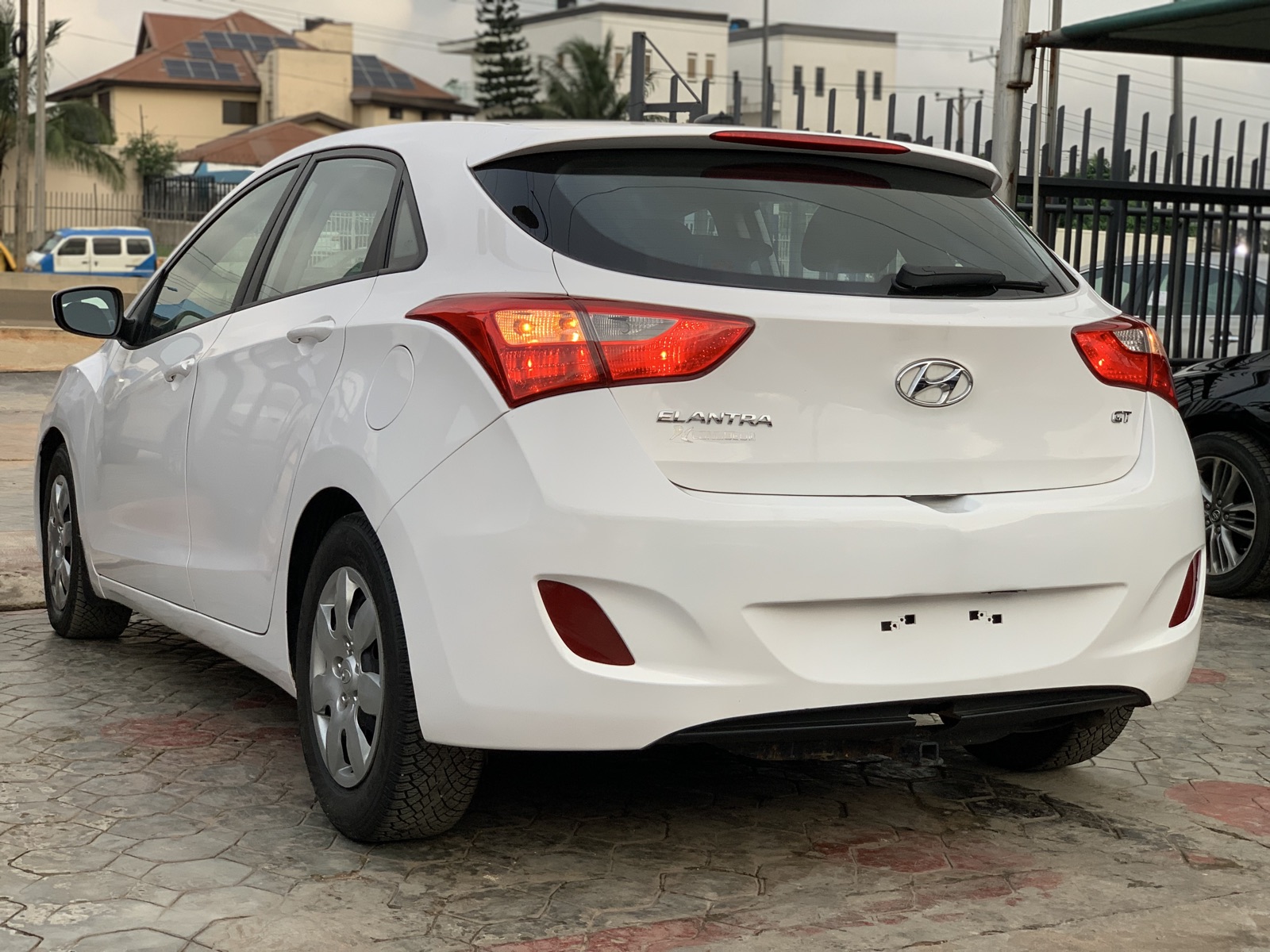 2014 Hyundai Elantra GT White Sedan