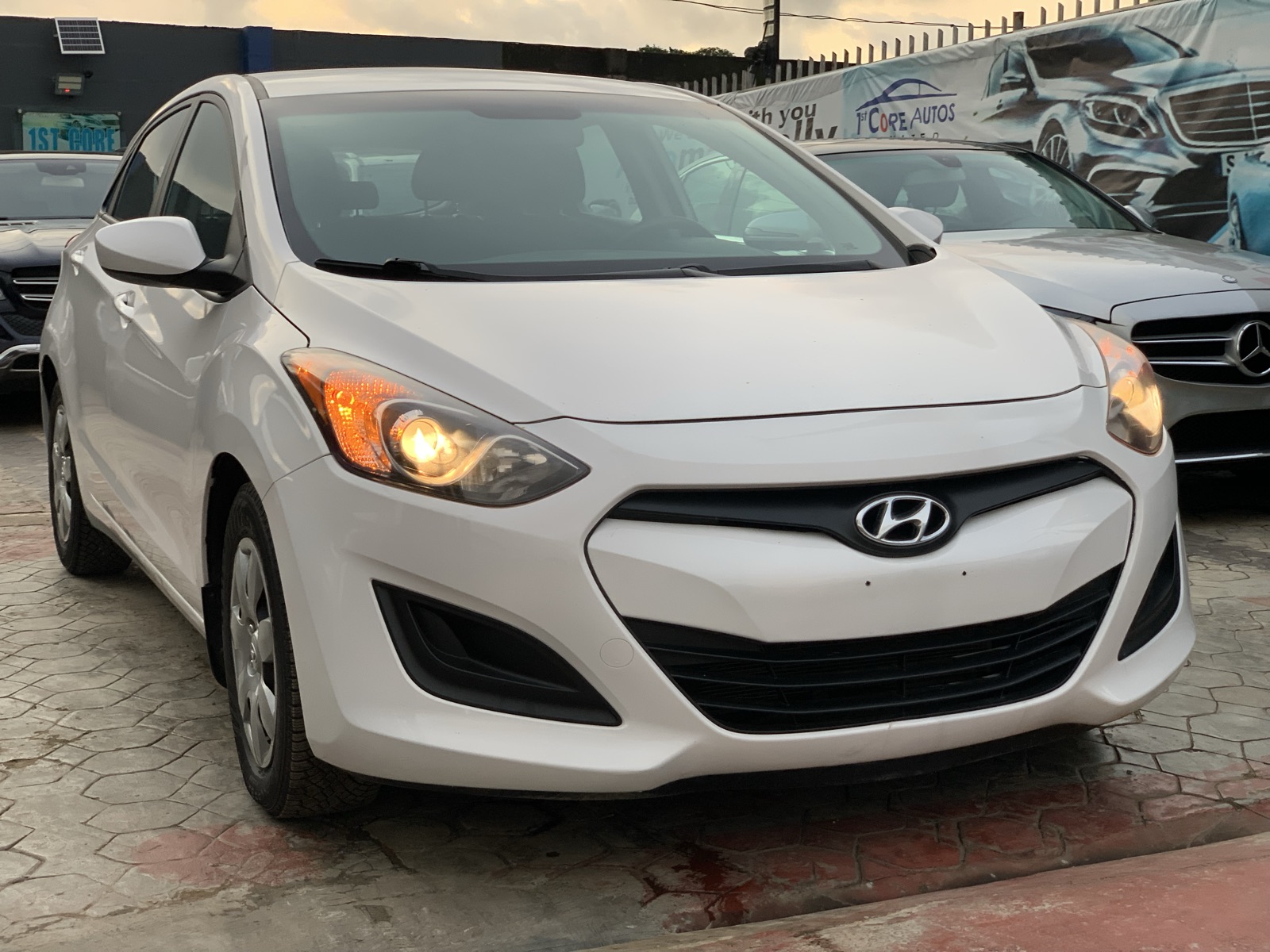 2014 Hyundai Elantra GT White Sedan