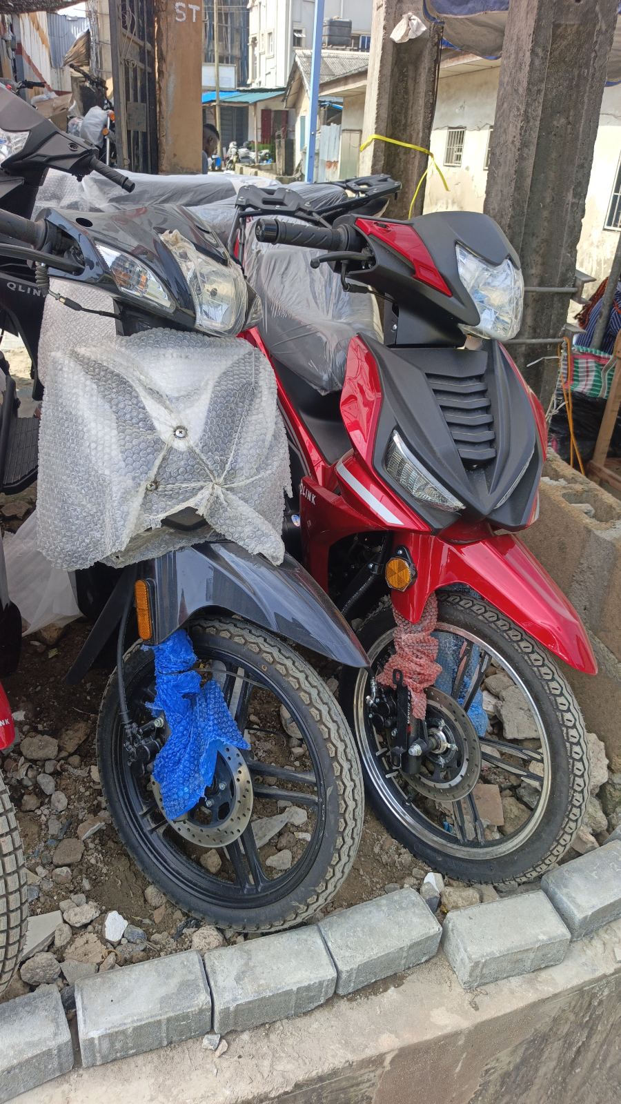 Qlink Motorcycle, Red with Disc Brakes