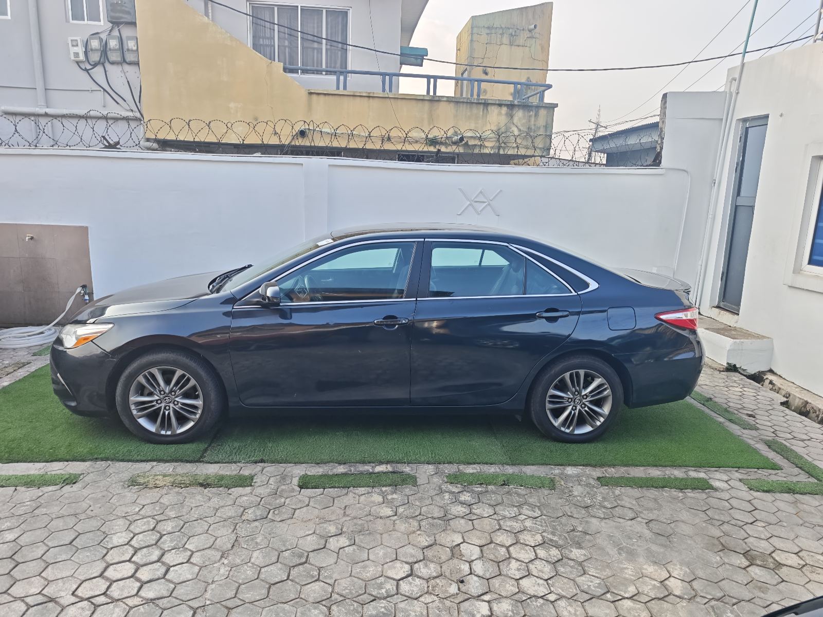 Toyota Camry, Black Sedan with Leather Seats — photo 4