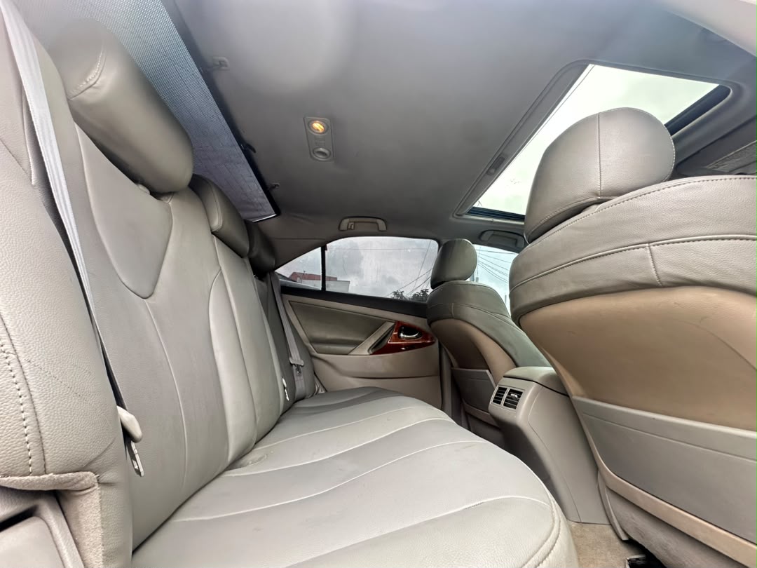Toyota Camry Silver Sedan registered — photo 3