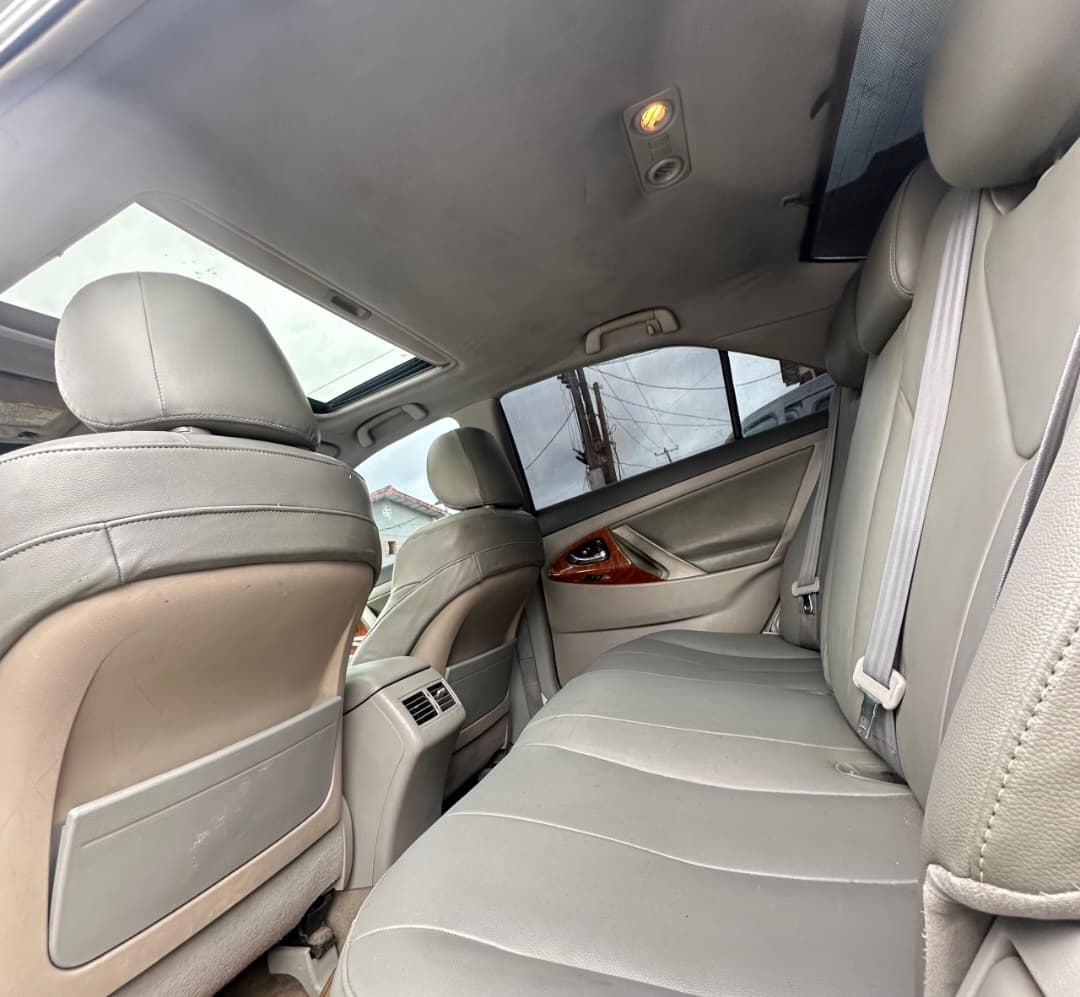 Toyota Camry Silver Sedan registered — photo 6