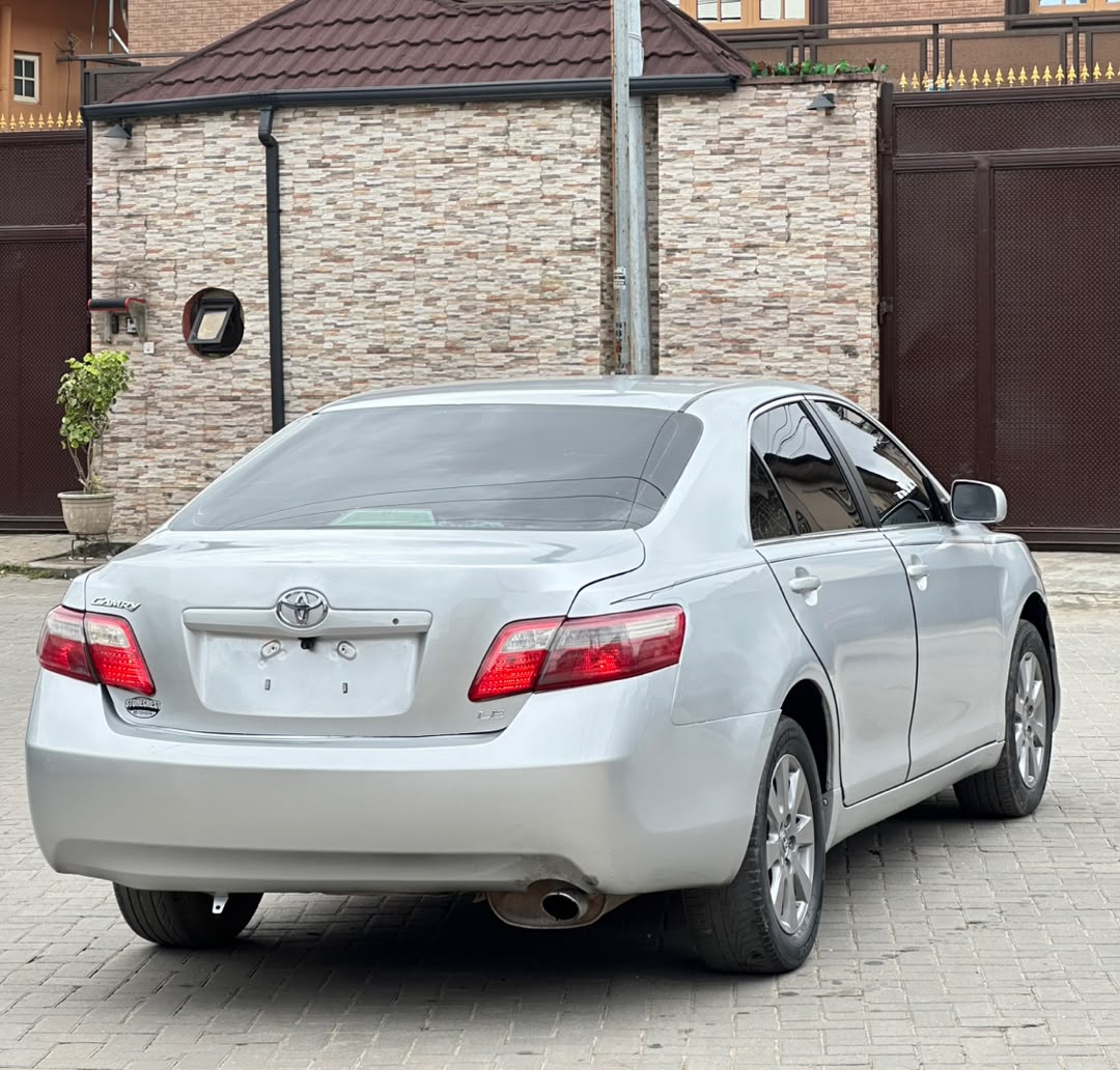 Toyota Camry Silver Sedan registered — photo 8
