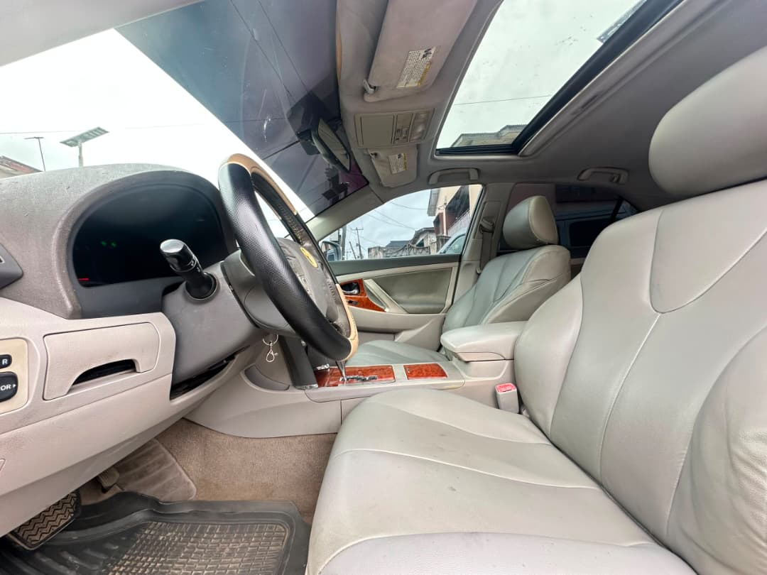Toyota Camry Silver Sedan registered — photo 10