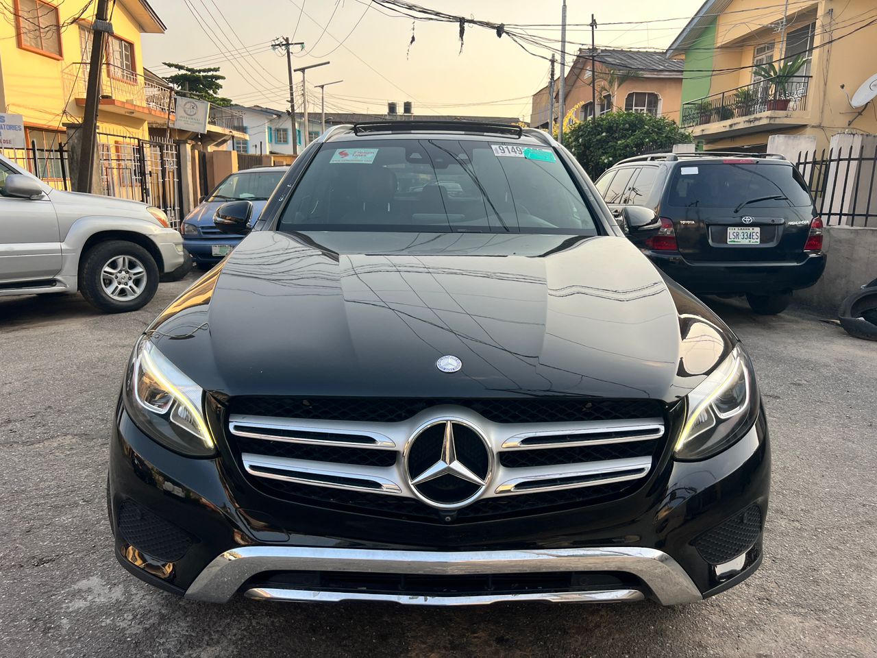 Mercedes-Benz GLC 300, Black SUV — photo 3