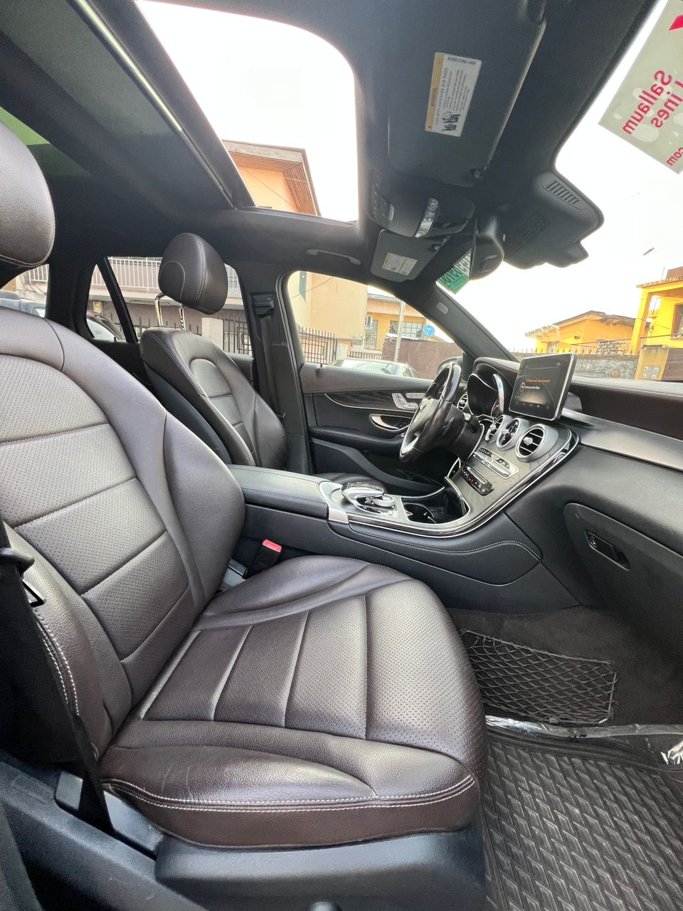 Mercedes-Benz GLC 300, Black SUV — photo 6