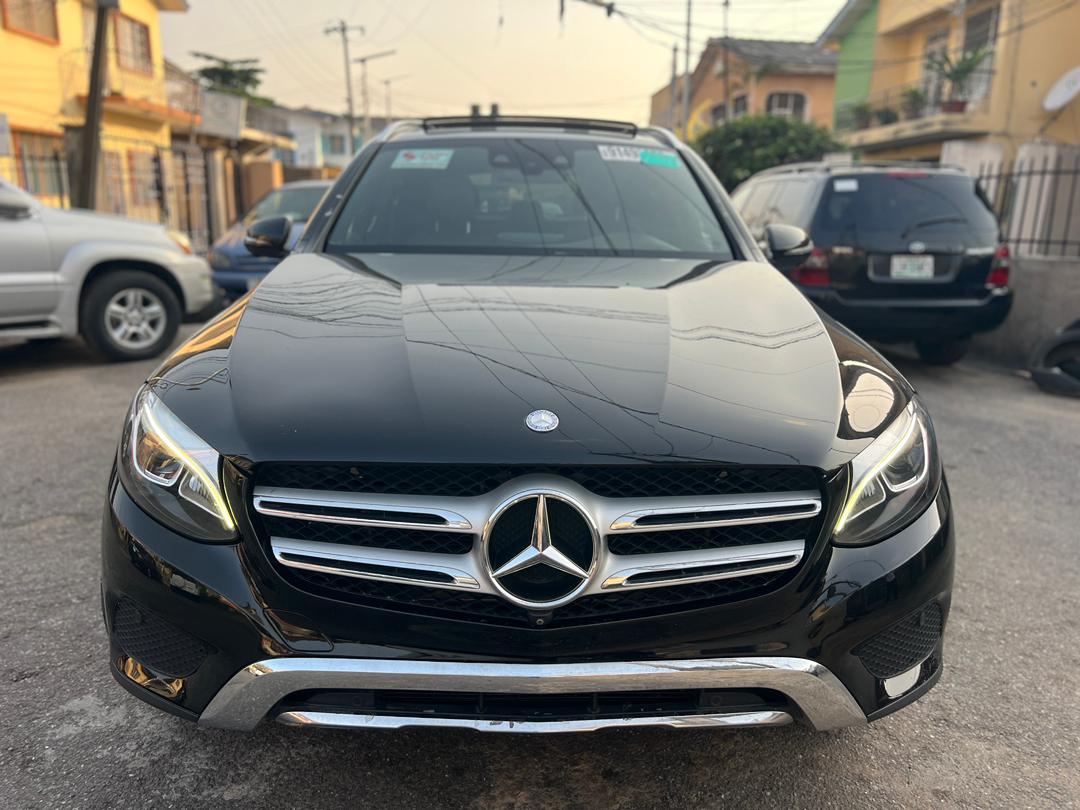Mercedes-Benz GLC 300, Black SUV