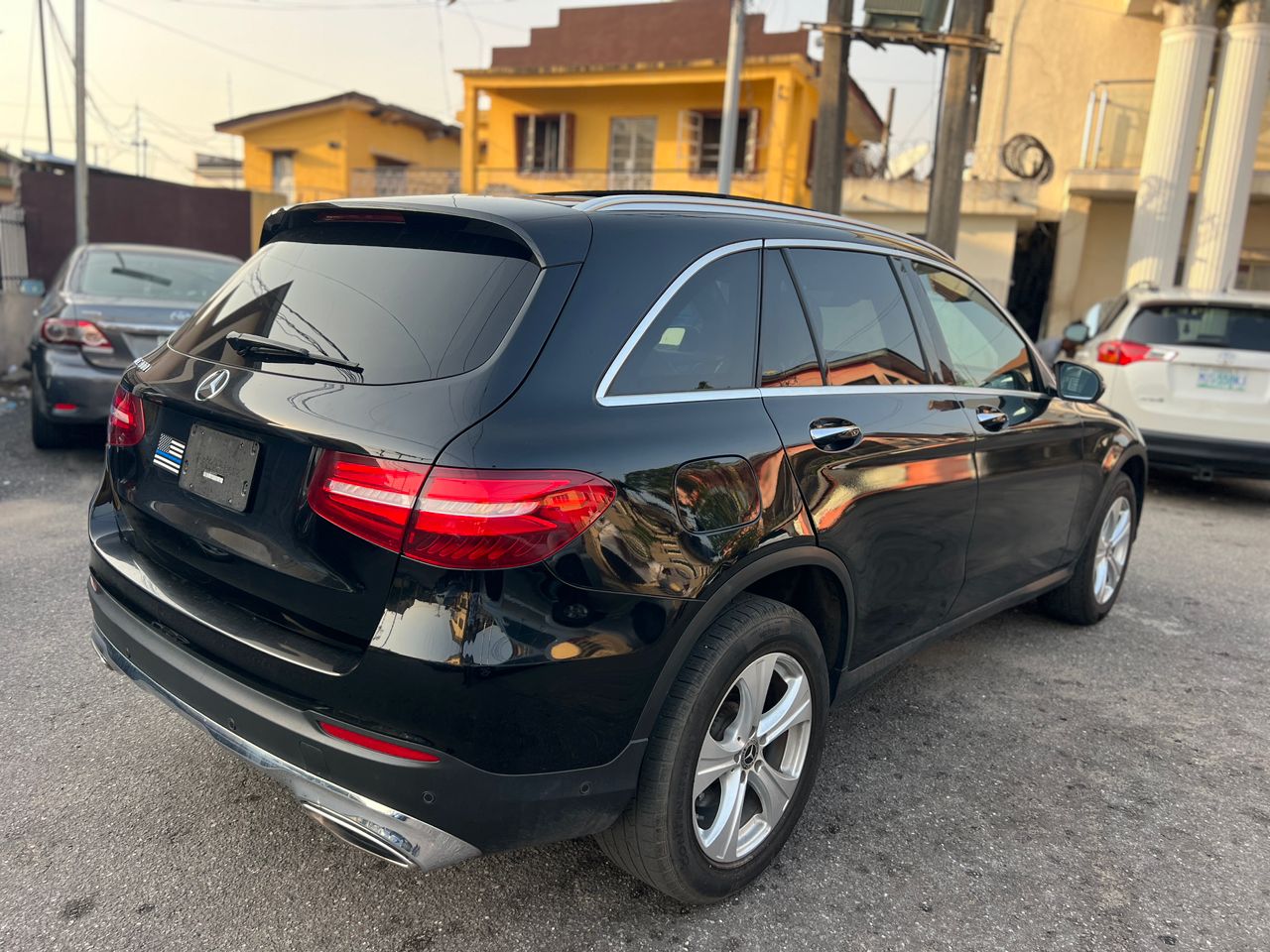Mercedes-Benz GLC 300, Black SUV — photo 10