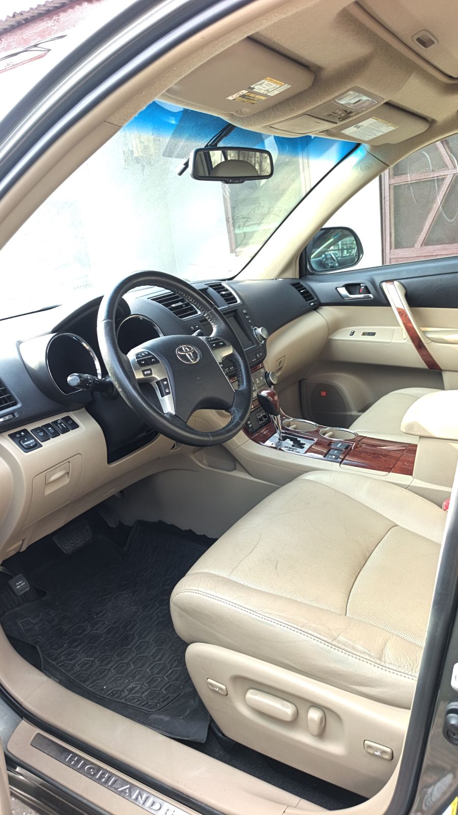 Toyota Highlander SUV, Dark Grey