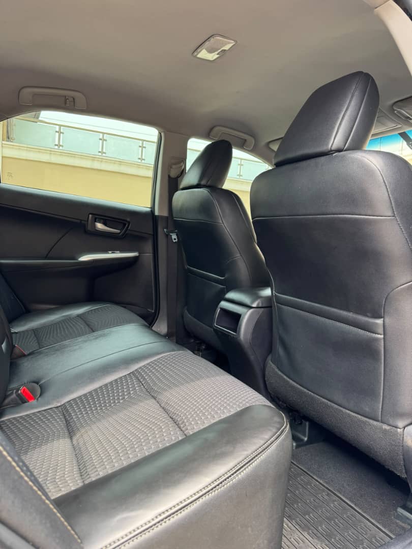 Toyota Camry SE Dark Grey Sedan