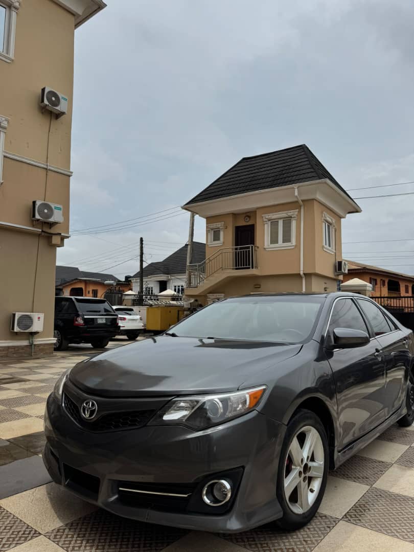 Toyota Camry SE Dark Grey Sedan