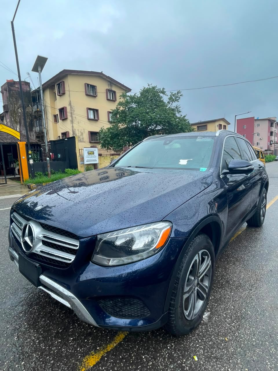 Mercedes-Benz GLC 300 4MATIC Dark Blue SUV