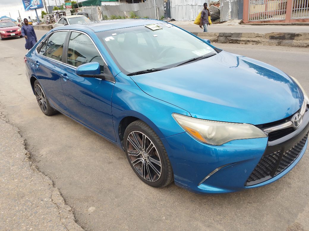 2016 Toyota Camry SE