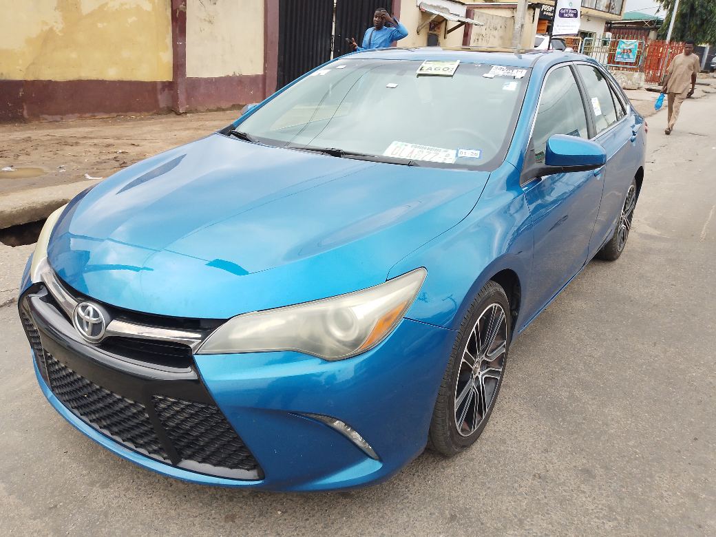 2016 Toyota Camry SE