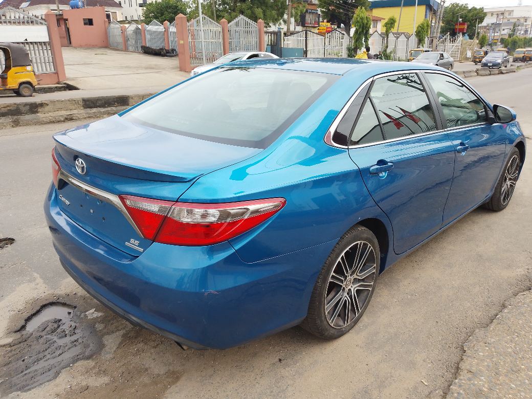 2016 Toyota Camry SE