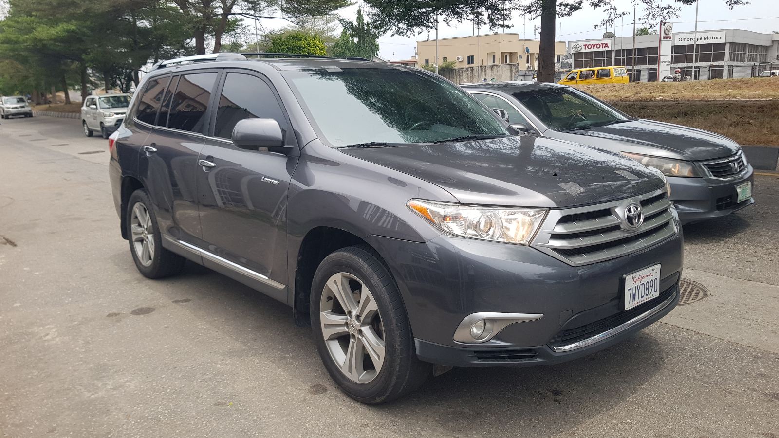 Toyota Highlander 2010 Grey SUV with 4WD