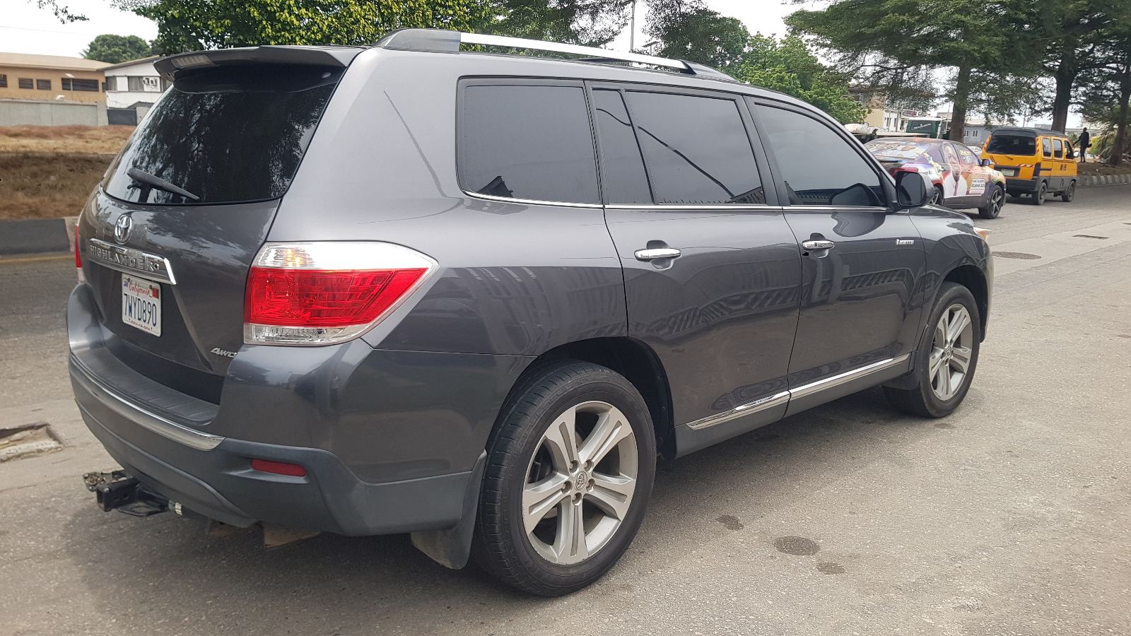 Toyota Highlander 2010 Grey SUV with 4WD