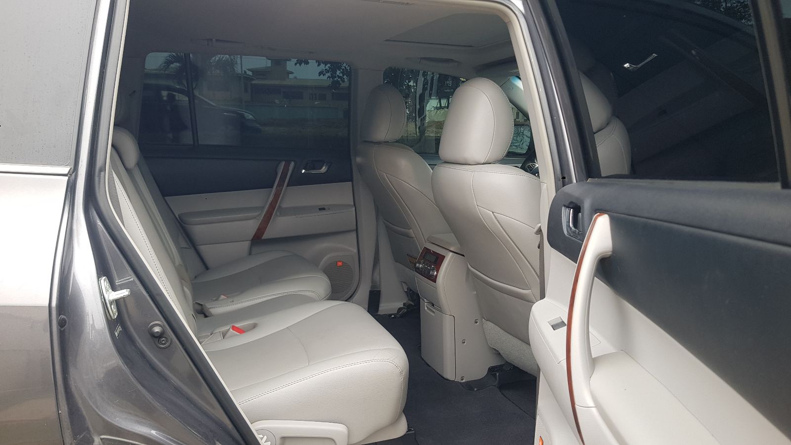 Toyota Highlander 2010 Grey SUV with 4WD