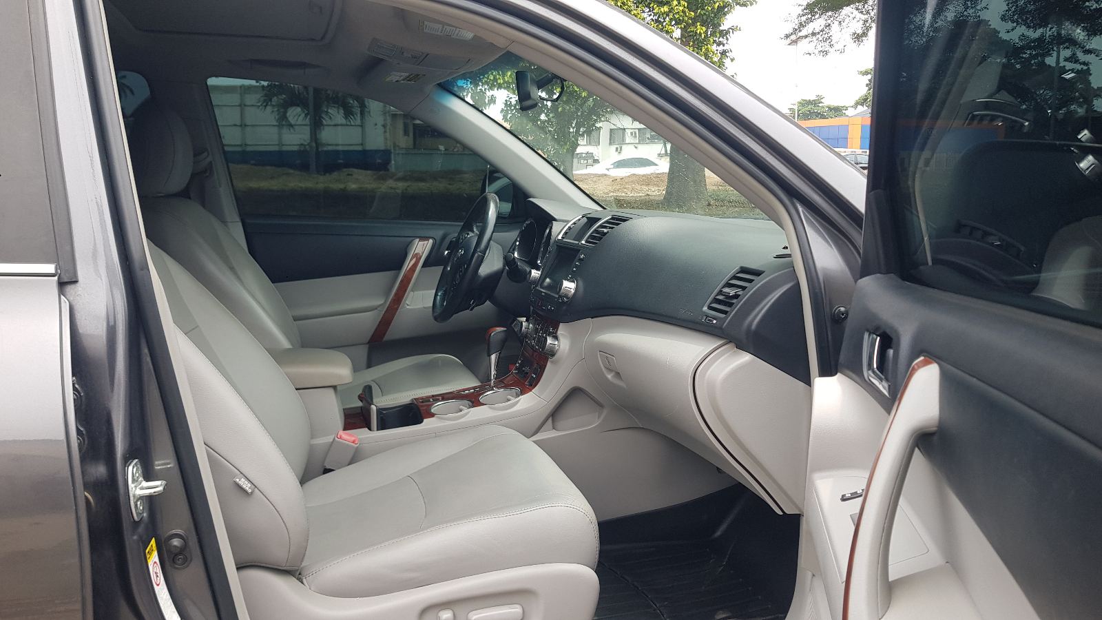 Toyota Highlander 2010 Grey SUV with 4WD