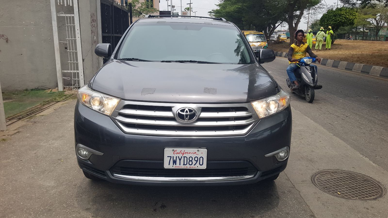 Toyota Highlander 2010 Grey SUV with 4WD
