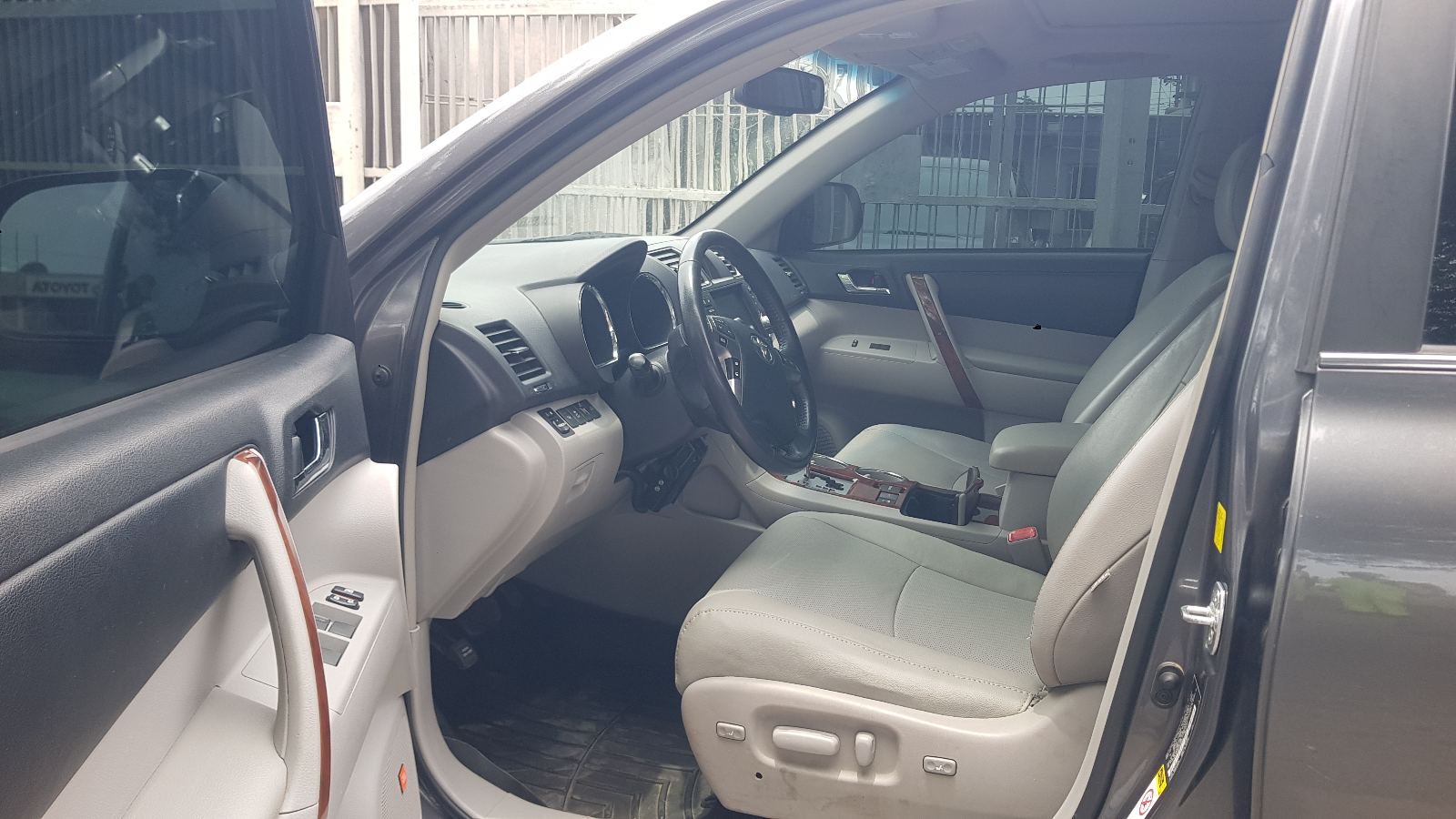 Toyota Highlander 2010 Grey SUV with 4WD