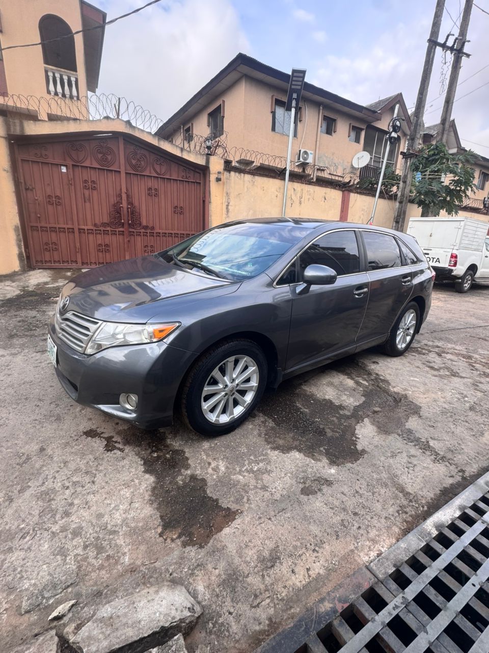 Used 2010 Toyota Venza SUV — photo 2