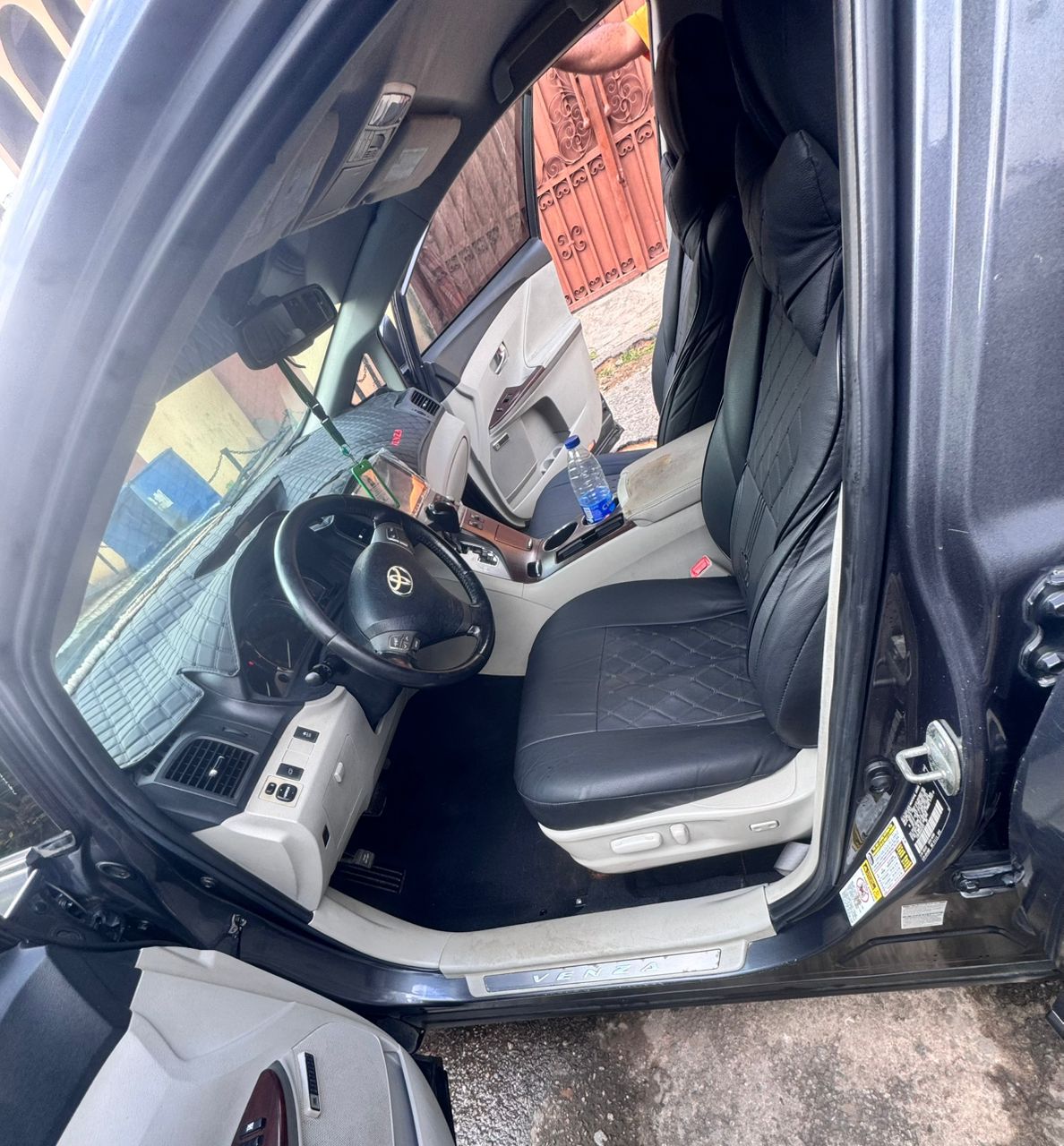 Used 2010 Toyota Venza SUV — photo 3