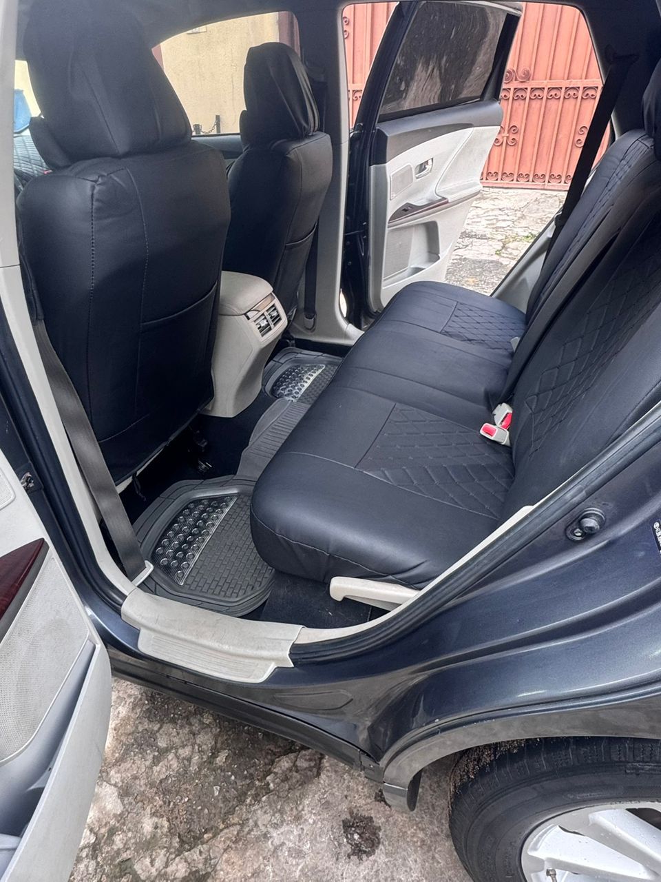 Used 2010 Toyota Venza SUV — photo 4