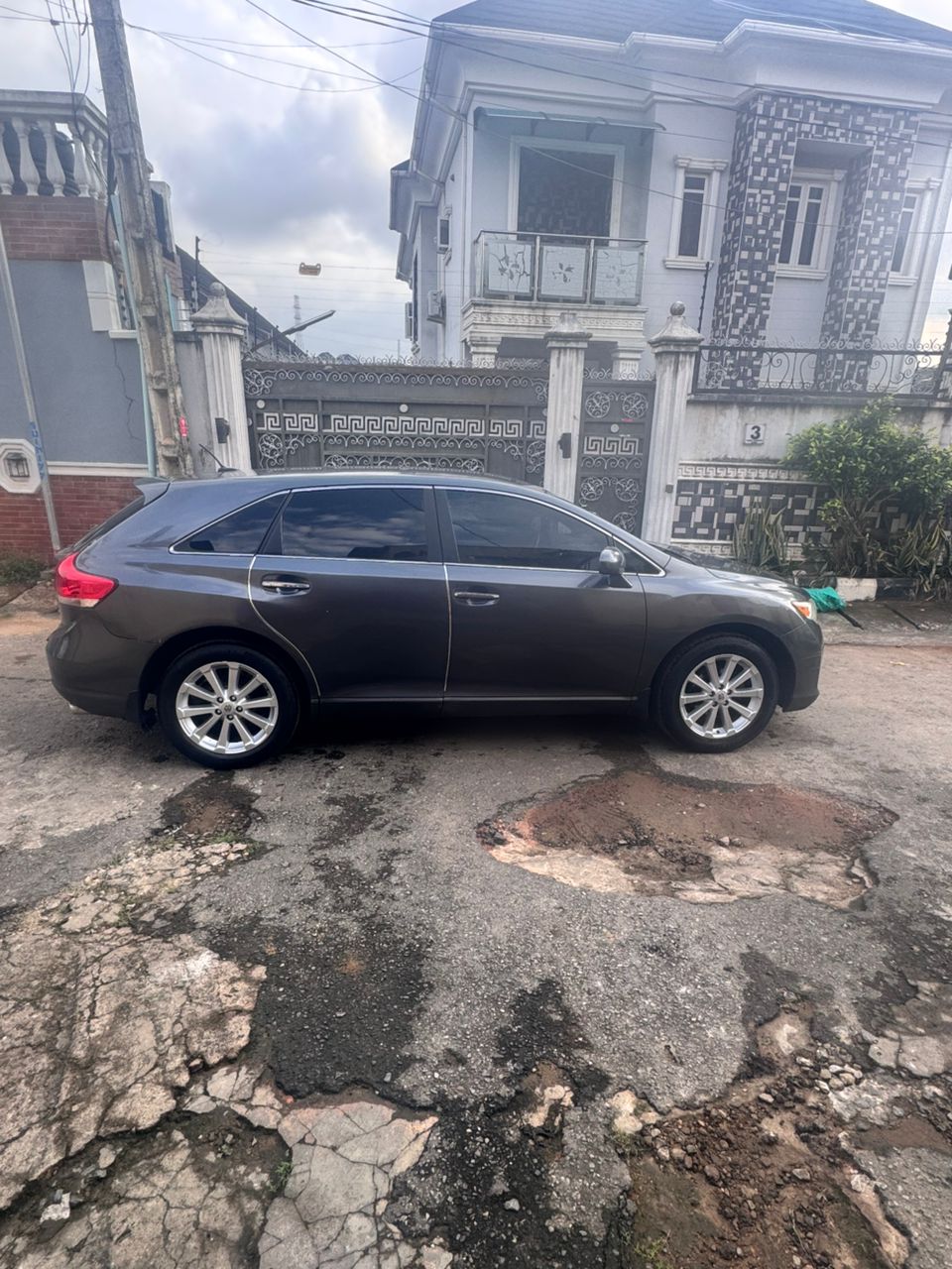 Used 2010 Toyota Venza SUV — photo 8