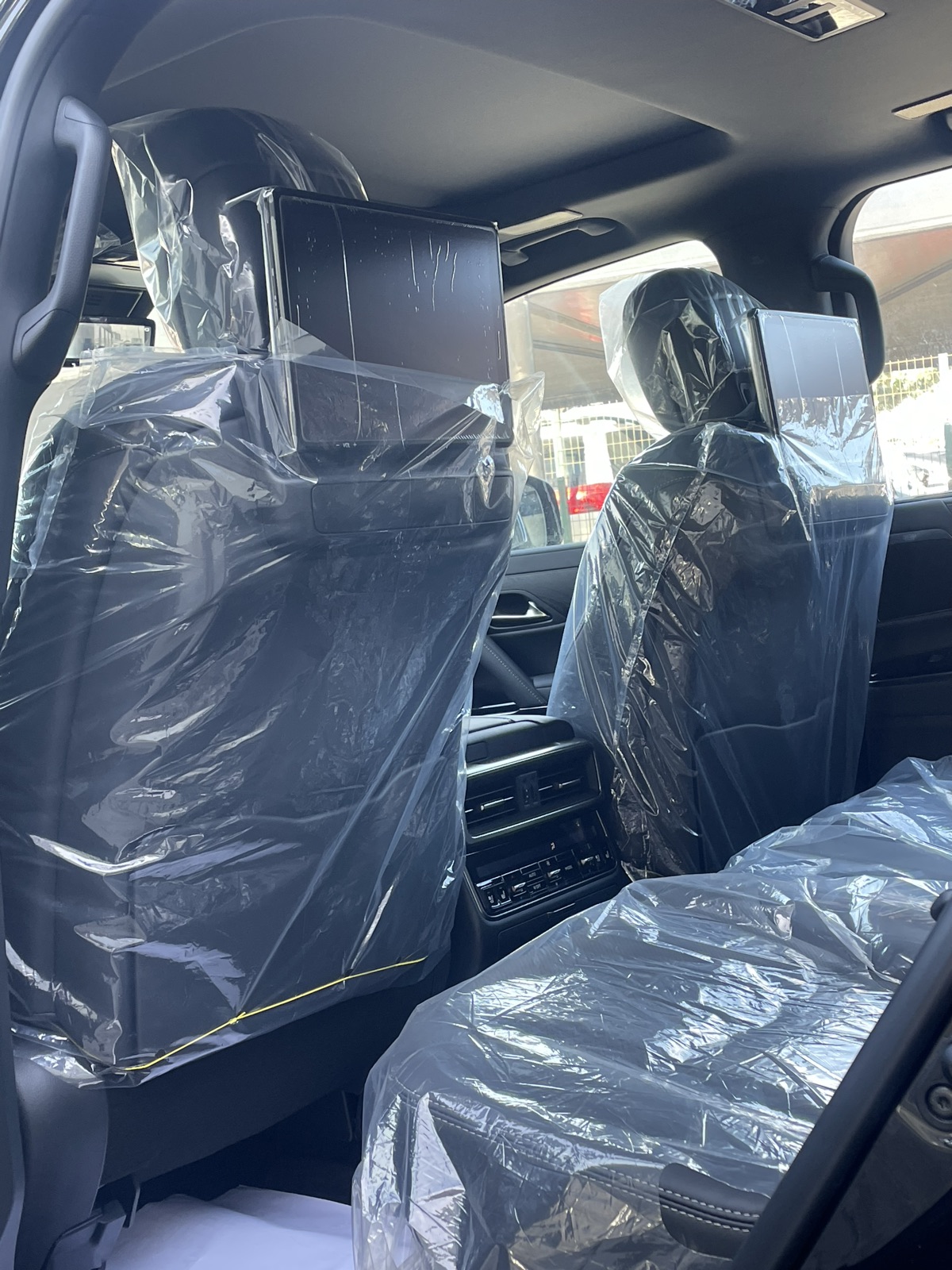 Lexus LX 700h, Silver SUV LX 600