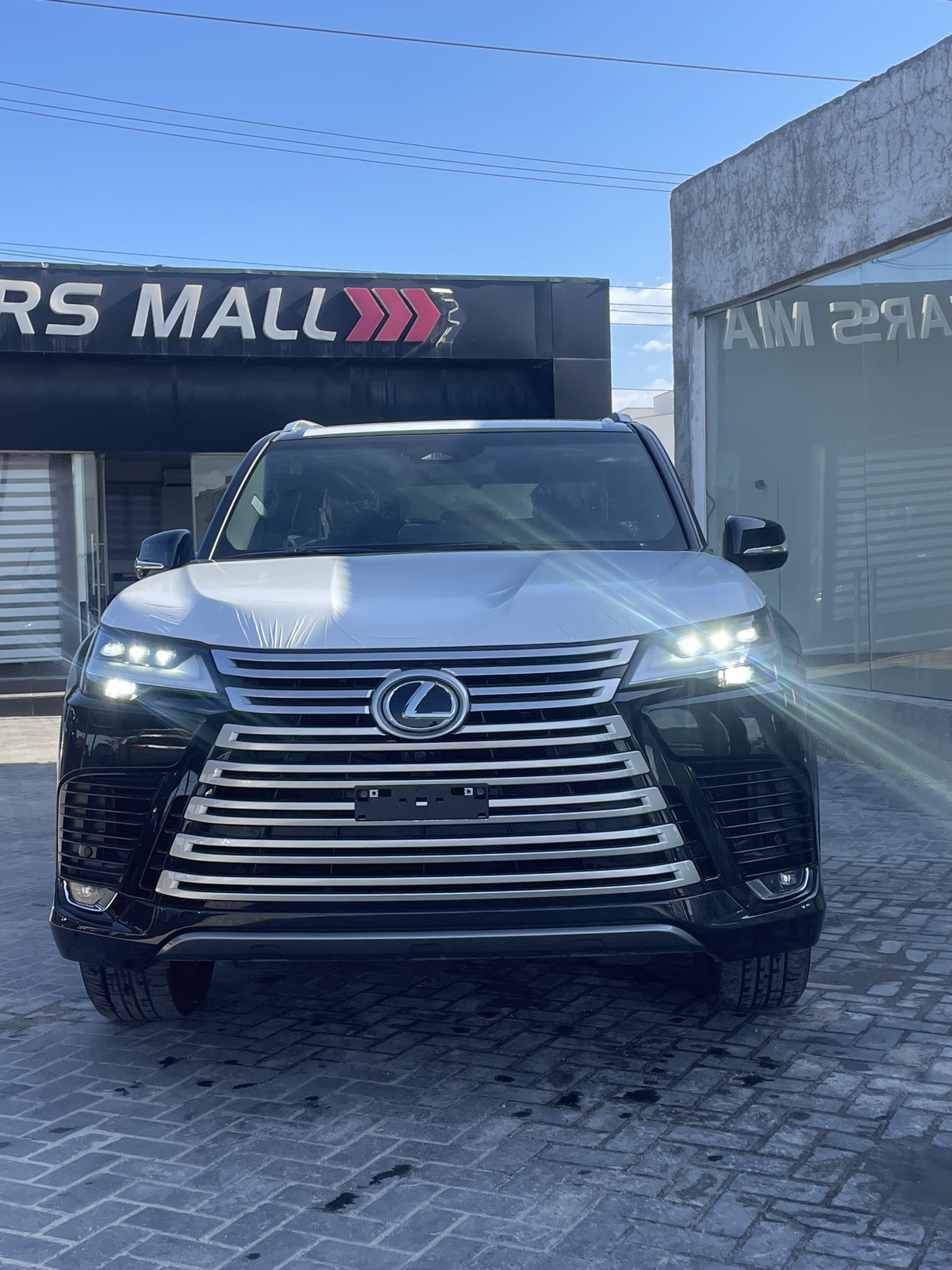 Lexus LX 700h, Silver SUV LX 600