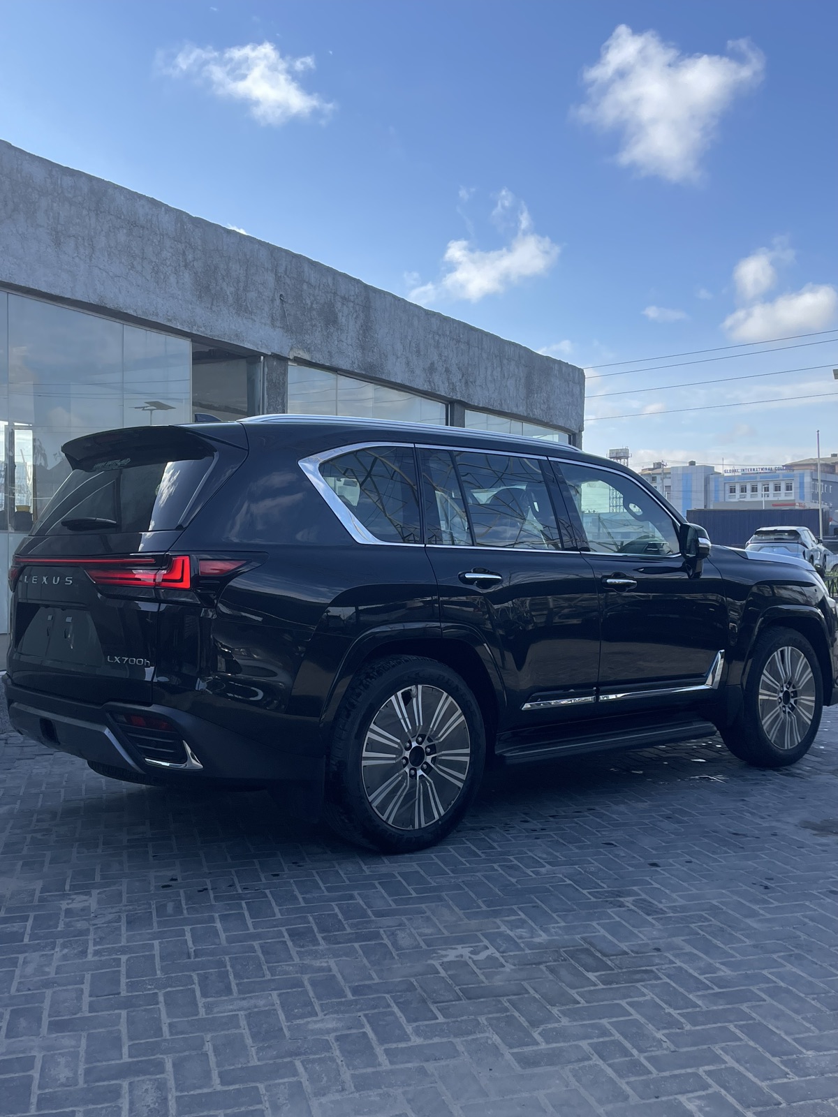 Lexus LX 700h, Silver SUV LX 600