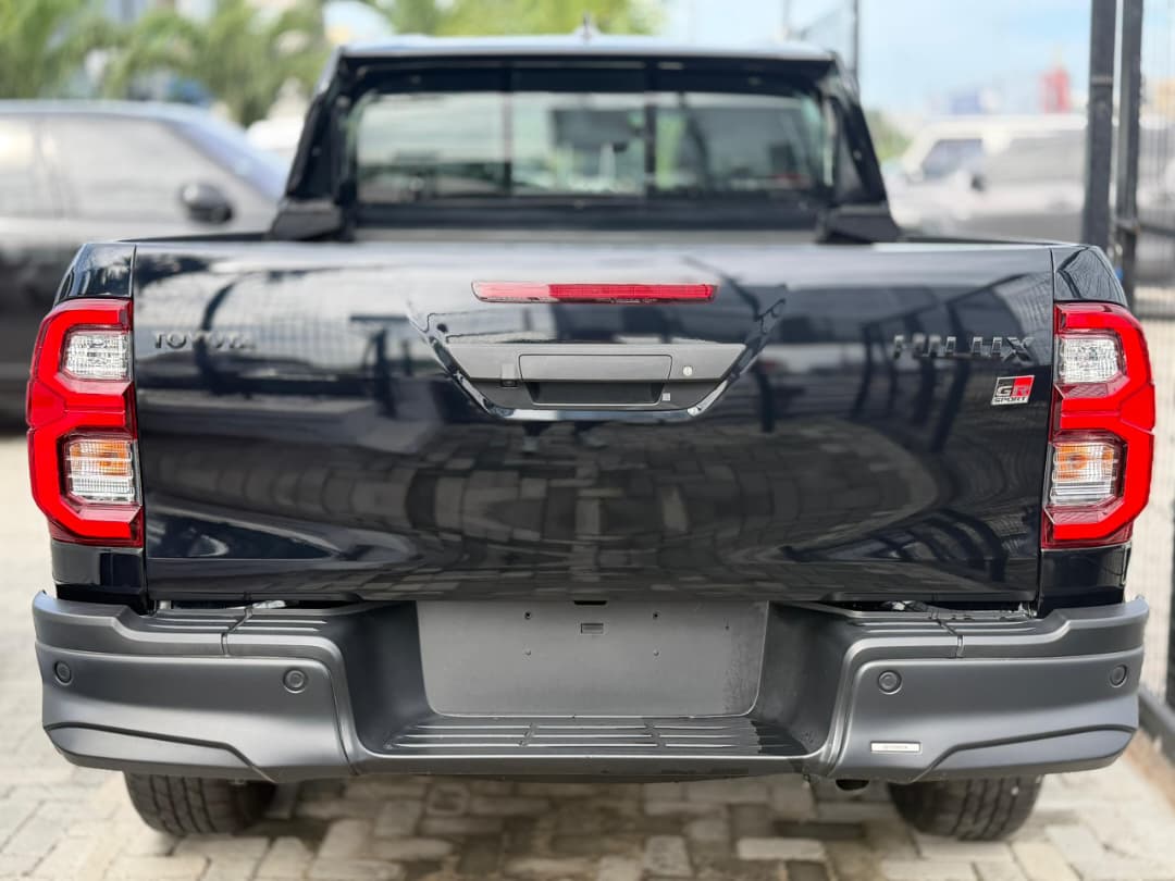 Toyota Hilux GR Sport Black Pickup Truck — photo 4